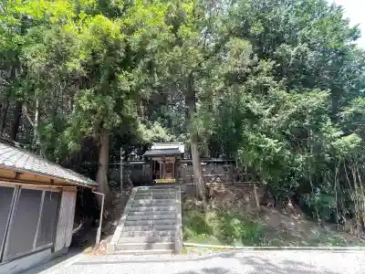 稲荷神社 (甲南町稗谷)の{uncategorized: "未分類", other: "その他", undefined: "問題あり", building: "その他建物", grave: "お墓", sacred_gate: "鳥居", guardian: "狛犬", statue: "像", buddha: "仏像", history: "歴史", nature: "自然", garden: "庭園", animal: "動物", pagoda: "塔", temizu: "手水舎", mountain_gate: "山門・神門", sanctuary: "本殿・本堂", subordinate: "末社・摂社", art: "芸術", scenery: "景色", jizo: "地蔵", ema: "絵馬", goshuin: "御朱印", omikuji: "おみくじ", items: "授与品その他", amulet: "お守り", goshuincho: "御朱印帳", eats: "食事", festival: "お祭り", votive_dance: "神楽", shichigosan: "七五三参", wedding: "結婚式", experience: "体験その他", initially: "初詣", around: "周辺", anti_infection: "感染症対策"}