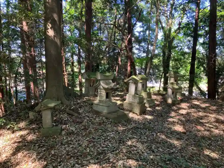 谷地賀星宮神社の{uncategorized: "未分類", other: "その他", undefined: "問題あり", building: "その他建物", grave: "お墓", sacred_gate: "鳥居", guardian: "狛犬", statue: "像", buddha: "仏像", history: "歴史", nature: "自然", garden: "庭園", animal: "動物", pagoda: "塔", temizu: "手水舎", mountain_gate: "山門・神門", sanctuary: "本殿・本堂", subordinate: "末社・摂社", art: "芸術", scenery: "景色", jizo: "地蔵", ema: "絵馬", goshuin: "御朱印", omikuji: "おみくじ", items: "授与品その他", amulet: "お守り", goshuincho: "御朱印帳", eats: "食事", festival: "お祭り", votive_dance: "神楽", shichigosan: "七五三参", wedding: "結婚式", experience: "体験その他", initially: "初詣", around: "周辺", anti_infection: "感染症対策"}