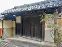 成就律寺の山門・神門