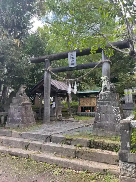 跡江神社の{uncategorized: "未分類", other: "その他", undefined: "問題あり", building: "その他建物", grave: "お墓", sacred_gate: "鳥居", guardian: "狛犬", statue: "像", buddha: "仏像", history: "歴史", nature: "自然", garden: "庭園", animal: "動物", pagoda: "塔", temizu: "手水舎", mountain_gate: "山門・神門", sanctuary: "本殿・本堂", subordinate: "末社・摂社", art: "芸術", scenery: "景色", jizo: "地蔵", ema: "絵馬", goshuin: "御朱印", omikuji: "おみくじ", items: "授与品その他", amulet: "お守り", goshuincho: "御朱印帳", eats: "食事", festival: "お祭り", votive_dance: "神楽", shichigosan: "七五三参", wedding: "結婚式", experience: "体験その他", initially: "初詣", around: "周辺", anti_infection: "感染症対策"}