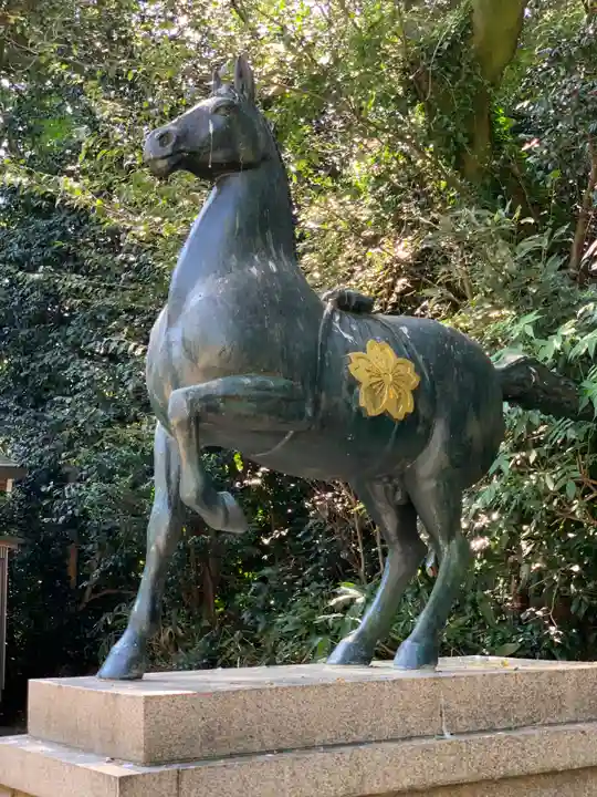 高岡市護国神社の狛犬