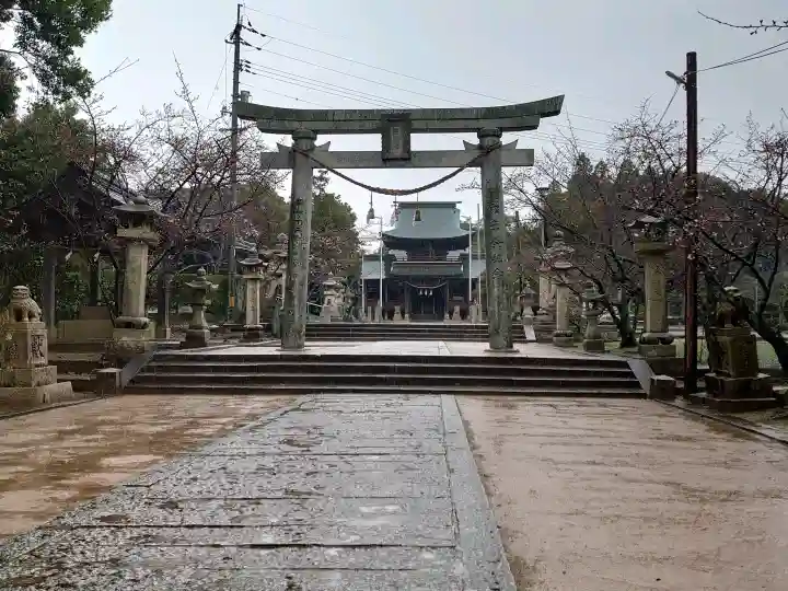 南方八満宮の{uncategorized: "未分類", other: "その他", undefined: "問題あり", building: "その他建物", grave: "お墓", sacred_gate: "鳥居", guardian: "狛犬", statue: "像", buddha: "仏像", history: "歴史", nature: "自然", garden: "庭園", animal: "動物", pagoda: "塔", temizu: "手水舎", mountain_gate: "山門・神門", sanctuary: "本殿・本堂", subordinate: "末社・摂社", art: "芸術", scenery: "景色", jizo: "地蔵", ema: "絵馬", goshuin: "御朱印", omikuji: "おみくじ", items: "授与品その他", amulet: "お守り", goshuincho: "御朱印帳", eats: "食事", festival: "お祭り", votive_dance: "神楽", shichigosan: "七五三参", wedding: "結婚式", experience: "体験その他", initially: "初詣", around: "周辺", anti_infection: "感染症対策"}