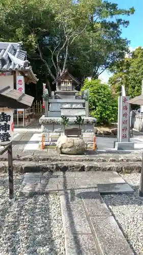 冠纓神社の末社