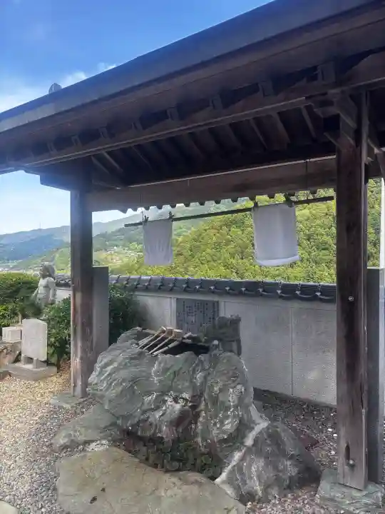長満寺の{uncategorized: "未分類", other: "その他", undefined: "問題あり", building: "その他建物", grave: "お墓", sacred_gate: "鳥居", guardian: "狛犬", statue: "像", buddha: "仏像", history: "歴史", nature: "自然", garden: "庭園", animal: "動物", pagoda: "塔", temizu: "手水舎", mountain_gate: "山門・神門", sanctuary: "本殿・本堂", subordinate: "末社・摂社", art: "芸術", scenery: "景色", jizo: "地蔵", ema: "絵馬", goshuin: "御朱印", omikuji: "おみくじ", items: "授与品その他", amulet: "お守り", goshuincho: "御朱印帳", eats: "食事", festival: "お祭り", votive_dance: "神楽", shichigosan: "七五三参", wedding: "結婚式", experience: "体験その他", initially: "初詣", around: "周辺", anti_infection: "感染症対策"}