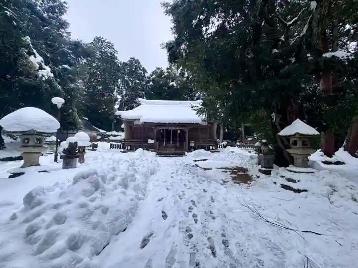 倭文神社の{uncategorized: "未分類", other: "その他", undefined: "問題あり", building: "その他建物", grave: "お墓", sacred_gate: "鳥居", guardian: "狛犬", statue: "像", buddha: "仏像", history: "歴史", nature: "自然", garden: "庭園", animal: "動物", pagoda: "塔", temizu: "手水舎", mountain_gate: "山門・神門", sanctuary: "本殿・本堂", subordinate: "末社・摂社", art: "芸術", scenery: "景色", jizo: "地蔵", ema: "絵馬", goshuin: "御朱印", omikuji: "おみくじ", items: "授与品その他", amulet: "お守り", goshuincho: "御朱印帳", eats: "食事", festival: "お祭り", votive_dance: "神楽", shichigosan: "七五三参", wedding: "結婚式", experience: "体験その他", initially: "初詣", around: "周辺", anti_infection: "感染症対策"}