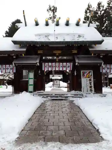 琴似神社の山門・神門
