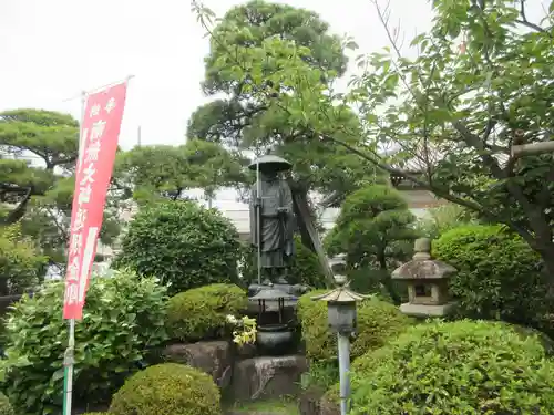 龍華寺の像