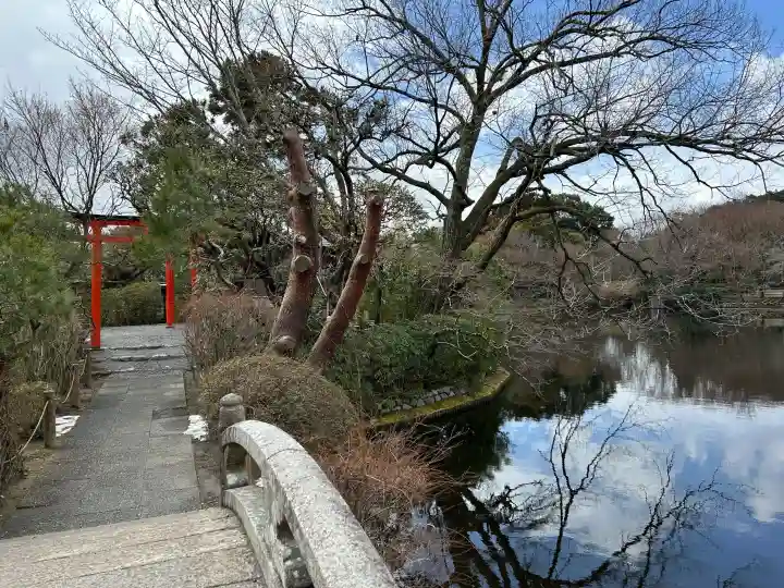 龍安寺の{uncategorized: "未分類", other: "その他", undefined: "問題あり", building: "その他建物", grave: "お墓", sacred_gate: "鳥居", guardian: "狛犬", statue: "像", buddha: "仏像", history: "歴史", nature: "自然", garden: "庭園", animal: "動物", pagoda: "塔", temizu: "手水舎", mountain_gate: "山門・神門", sanctuary: "本殿・本堂", subordinate: "末社・摂社", art: "芸術", scenery: "景色", jizo: "地蔵", ema: "絵馬", goshuin: "御朱印", omikuji: "おみくじ", items: "授与品その他", amulet: "お守り", goshuincho: "御朱印帳", eats: "食事", festival: "お祭り", votive_dance: "神楽", shichigosan: "七五三参", wedding: "結婚式", experience: "体験その他", initially: "初詣", around: "周辺", anti_infection: "感染症対策"}