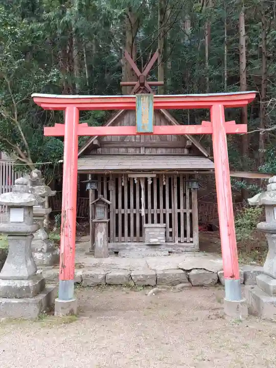宇太水分神社(中社)の{uncategorized: "未分類", other: "その他", undefined: "問題あり", building: "その他建物", grave: "お墓", sacred_gate: "鳥居", guardian: "狛犬", statue: "像", buddha: "仏像", history: "歴史", nature: "自然", garden: "庭園", animal: "動物", pagoda: "塔", temizu: "手水舎", mountain_gate: "山門・神門", sanctuary: "本殿・本堂", subordinate: "末社・摂社", art: "芸術", scenery: "景色", jizo: "地蔵", ema: "絵馬", goshuin: "御朱印", omikuji: "おみくじ", items: "授与品その他", amulet: "お守り", goshuincho: "御朱印帳", eats: "食事", festival: "お祭り", votive_dance: "神楽", shichigosan: "七五三参", wedding: "結婚式", experience: "体験その他", initially: "初詣", around: "周辺", anti_infection: "感染症対策"}