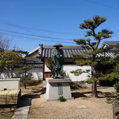 明厳寺の像