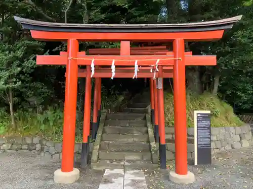 鶴岡八幡宮の末社