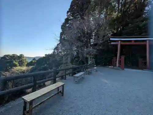 霧島東神社の{uncategorized: "未分類", other: "その他", undefined: "問題あり", building: "その他建物", grave: "お墓", sacred_gate: "鳥居", guardian: "狛犬", statue: "像", buddha: "仏像", history: "歴史", nature: "自然", garden: "庭園", animal: "動物", pagoda: "塔", temizu: "手水舎", mountain_gate: "山門・神門", sanctuary: "本殿・本堂", subordinate: "末社・摂社", art: "芸術", scenery: "景色", jizo: "地蔵", ema: "絵馬", goshuin: "御朱印", omikuji: "おみくじ", items: "授与品その他", amulet: "お守り", goshuincho: "御朱印帳", eats: "食事", festival: "お祭り", votive_dance: "神楽", shichigosan: "七五三参", wedding: "結婚式", experience: "体験その他", initially: "初詣", around: "周辺", anti_infection: "感染症対策"}