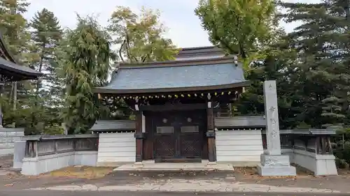 幸福寺の山門・神門