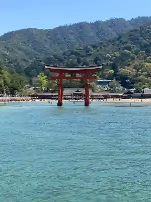 厳島神社の{uncategorized: "未分類", other: "その他", undefined: "問題あり", building: "その他建物", grave: "お墓", sacred_gate: "鳥居", guardian: "狛犬", statue: "像", buddha: "仏像", history: "歴史", nature: "自然", garden: "庭園", animal: "動物", pagoda: "塔", temizu: "手水舎", mountain_gate: "山門・神門", sanctuary: "本殿・本堂", subordinate: "末社・摂社", art: "芸術", scenery: "景色", jizo: "地蔵", ema: "絵馬", goshuin: "御朱印", omikuji: "おみくじ", items: "授与品その他", amulet: "お守り", goshuincho: "御朱印帳", eats: "食事", festival: "お祭り", votive_dance: "神楽", shichigosan: "七五三参", wedding: "結婚式", experience: "体験その他", initially: "初詣", around: "周辺", anti_infection: "感染症対策"}