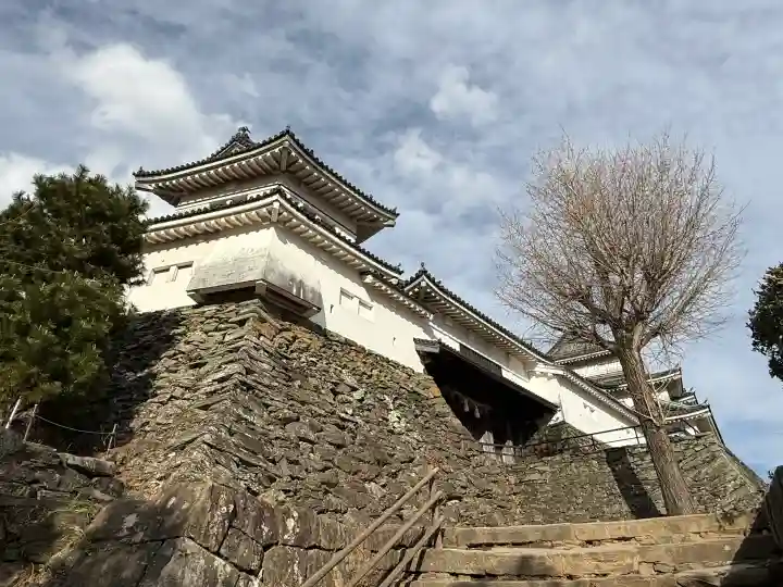和歌山縣護國神社の{uncategorized: "未分類", other: "その他", undefined: "問題あり", building: "その他建物", grave: "お墓", sacred_gate: "鳥居", guardian: "狛犬", statue: "像", buddha: "仏像", history: "歴史", nature: "自然", garden: "庭園", animal: "動物", pagoda: "塔", temizu: "手水舎", mountain_gate: "山門・神門", sanctuary: "本殿・本堂", subordinate: "末社・摂社", art: "芸術", scenery: "景色", jizo: "地蔵", ema: "絵馬", goshuin: "御朱印", omikuji: "おみくじ", items: "授与品その他", amulet: "お守り", goshuincho: "御朱印帳", eats: "食事", festival: "お祭り", votive_dance: "神楽", shichigosan: "七五三参", wedding: "結婚式", experience: "体験その他", initially: "初詣", around: "周辺", anti_infection: "感染症対策"}