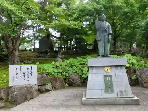 上杉神社の像