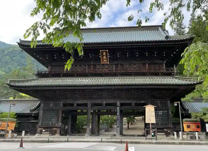 久遠寺三門(身延山仁王門)(山梨県)