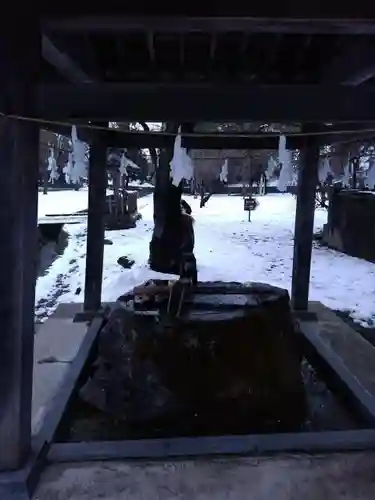 新荘護國神社の手水舎