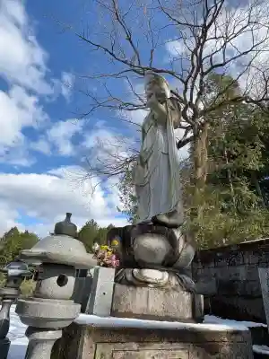余勢城跡観音の{uncategorized: "未分類", other: "その他", undefined: "問題あり", building: "その他建物", grave: "お墓", sacred_gate: "鳥居", guardian: "狛犬", statue: "像", buddha: "仏像", history: "歴史", nature: "自然", garden: "庭園", animal: "動物", pagoda: "塔", temizu: "手水舎", mountain_gate: "山門・神門", sanctuary: "本殿・本堂", subordinate: "末社・摂社", art: "芸術", scenery: "景色", jizo: "地蔵", ema: "絵馬", goshuin: "御朱印", omikuji: "おみくじ", items: "授与品その他", amulet: "お守り", goshuincho: "御朱印帳", eats: "食事", festival: "お祭り", votive_dance: "神楽", shichigosan: "七五三参", wedding: "結婚式", experience: "体験その他", initially: "初詣", around: "周辺", anti_infection: "感染症対策"}