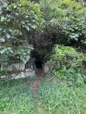 一夜建立の岩屋(高知県)