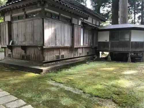 雄山神社中宮祈願殿の建物その他