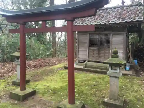 白山神社の本殿