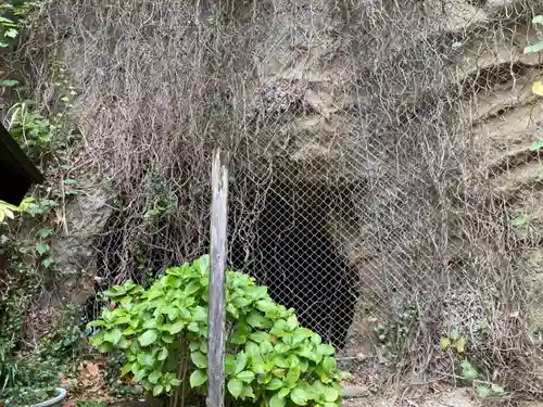 岩窟不動尊（巌窟不動尊／窟堂不動尊／窟堂／岩屋堂）の本殿・本堂