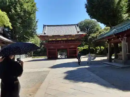 根津神社の山門