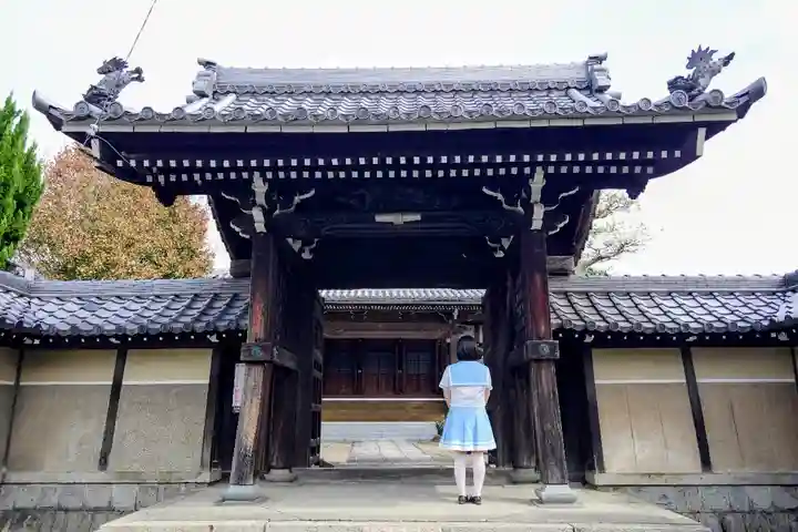 覚順寺の山門・神門