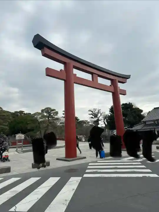 鶴岡八幡宮の{uncategorized: "未分類", other: "その他", undefined: "問題あり", building: "その他建物", grave: "お墓", sacred_gate: "鳥居", guardian: "狛犬", statue: "像", buddha: "仏像", history: "歴史", nature: "自然", garden: "庭園", animal: "動物", pagoda: "塔", temizu: "手水舎", mountain_gate: "山門・神門", sanctuary: "本殿・本堂", subordinate: "末社・摂社", art: "芸術", scenery: "景色", jizo: "地蔵", ema: "絵馬", goshuin: "御朱印", omikuji: "おみくじ", items: "授与品その他", amulet: "お守り", goshuincho: "御朱印帳", eats: "食事", festival: "お祭り", votive_dance: "神楽", shichigosan: "七五三参", wedding: "結婚式", experience: "体験その他", initially: "初詣", around: "周辺", anti_infection: "感染症対策"}