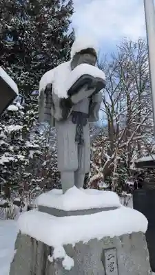 旭川神社の像