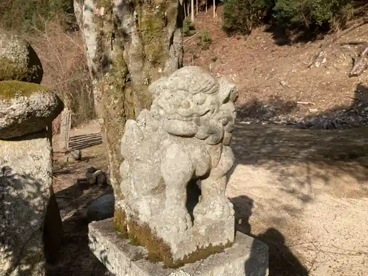 新田神社の狛犬