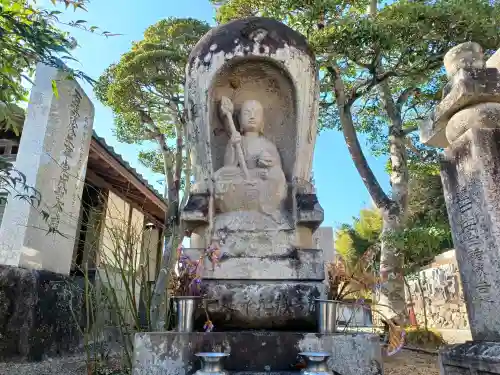瀧泉寺の{uncategorized: "未分類", other: "その他", undefined: "問題あり", building: "その他建物", grave: "お墓", sacred_gate: "鳥居", guardian: "狛犬", statue: "像", buddha: "仏像", history: "歴史", nature: "自然", garden: "庭園", animal: "動物", pagoda: "塔", temizu: "手水舎", mountain_gate: "山門・神門", sanctuary: "本殿・本堂", subordinate: "末社・摂社", art: "芸術", scenery: "景色", jizo: "地蔵", ema: "絵馬", goshuin: "御朱印", omikuji: "おみくじ", items: "授与品その他", amulet: "お守り", goshuincho: "御朱印帳", eats: "食事", festival: "お祭り", votive_dance: "神楽", shichigosan: "七五三参", wedding: "結婚式", experience: "体験その他", initially: "初詣", around: "周辺", anti_infection: "感染症対策"}