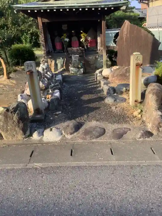 夜泣き地蔵の本殿・本堂