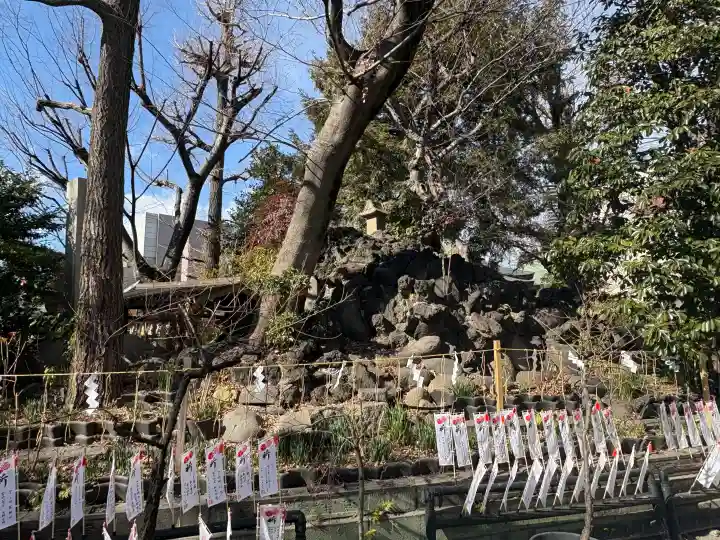 素盞雄神社の{uncategorized: "未分類", other: "その他", undefined: "問題あり", building: "その他建物", grave: "お墓", sacred_gate: "鳥居", guardian: "狛犬", statue: "像", buddha: "仏像", history: "歴史", nature: "自然", garden: "庭園", animal: "動物", pagoda: "塔", temizu: "手水舎", mountain_gate: "山門・神門", sanctuary: "本殿・本堂", subordinate: "末社・摂社", art: "芸術", scenery: "景色", jizo: "地蔵", ema: "絵馬", goshuin: "御朱印", omikuji: "おみくじ", items: "授与品その他", amulet: "お守り", goshuincho: "御朱印帳", eats: "食事", festival: "お祭り", votive_dance: "神楽", shichigosan: "七五三参", wedding: "結婚式", experience: "体験その他", initially: "初詣", around: "周辺", anti_infection: "感染症対策"}