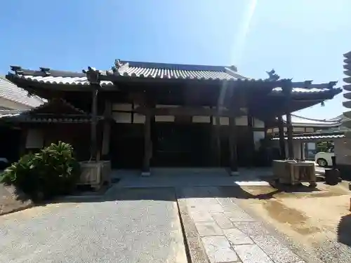 成願寺の{uncategorized: "未分類", other: "その他", undefined: "問題あり", building: "その他建物", grave: "お墓", sacred_gate: "鳥居", guardian: "狛犬", statue: "像", buddha: "仏像", history: "歴史", nature: "自然", garden: "庭園", animal: "動物", pagoda: "塔", temizu: "手水舎", mountain_gate: "山門・神門", sanctuary: "本殿・本堂", subordinate: "末社・摂社", art: "芸術", scenery: "景色", jizo: "地蔵", ema: "絵馬", goshuin: "御朱印", omikuji: "おみくじ", items: "授与品その他", amulet: "お守り", goshuincho: "御朱印帳", eats: "食事", festival: "お祭り", votive_dance: "神楽", shichigosan: "七五三参", wedding: "結婚式", experience: "体験その他", initially: "初詣", around: "周辺", anti_infection: "感染症対策"}