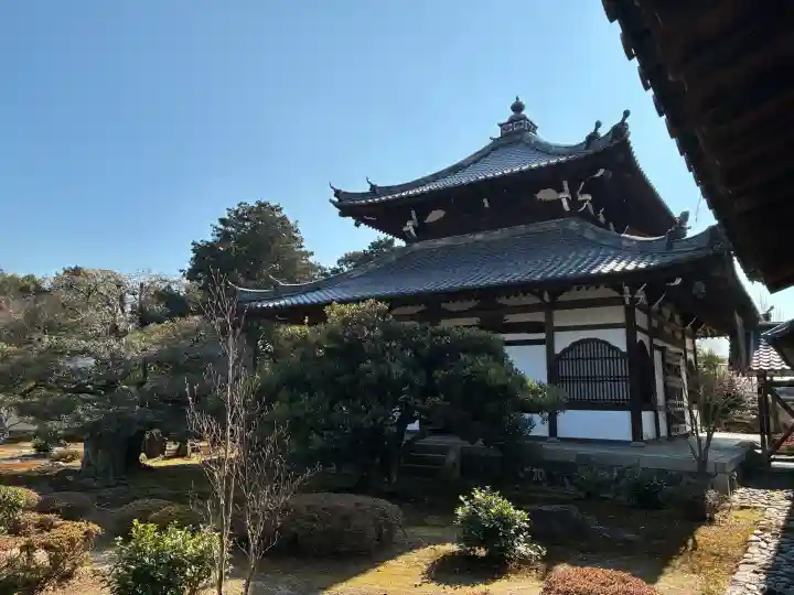 鹿王院の{uncategorized: "未分類", other: "その他", undefined: "問題あり", building: "その他建物", grave: "お墓", sacred_gate: "鳥居", guardian: "狛犬", statue: "像", buddha: "仏像", history: "歴史", nature: "自然", garden: "庭園", animal: "動物", pagoda: "塔", temizu: "手水舎", mountain_gate: "山門・神門", sanctuary: "本殿・本堂", subordinate: "末社・摂社", art: "芸術", scenery: "景色", jizo: "地蔵", ema: "絵馬", goshuin: "御朱印", omikuji: "おみくじ", items: "授与品その他", amulet: "お守り", goshuincho: "御朱印帳", eats: "食事", festival: "お祭り", votive_dance: "神楽", shichigosan: "七五三参", wedding: "結婚式", experience: "体験その他", initially: "初詣", around: "周辺", anti_infection: "感染症対策"}