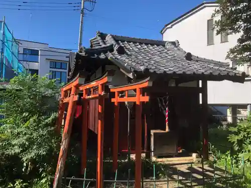 稲荷神社の本殿