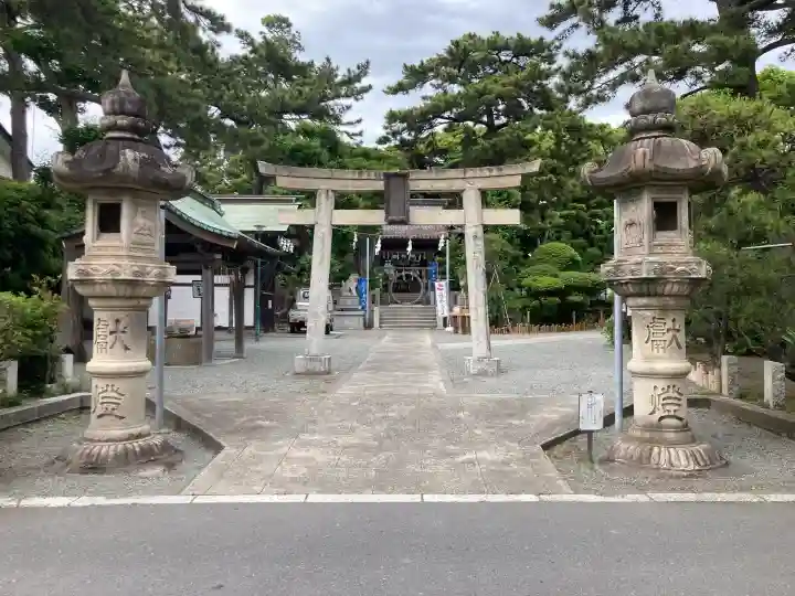 片瀬諏訪神社の{uncategorized: "未分類", other: "その他", undefined: "問題あり", building: "その他建物", grave: "お墓", sacred_gate: "鳥居", guardian: "狛犬", statue: "像", buddha: "仏像", history: "歴史", nature: "自然", garden: "庭園", animal: "動物", pagoda: "塔", temizu: "手水舎", mountain_gate: "山門・神門", sanctuary: "本殿・本堂", subordinate: "末社・摂社", art: "芸術", scenery: "景色", jizo: "地蔵", ema: "絵馬", goshuin: "御朱印", omikuji: "おみくじ", items: "授与品その他", amulet: "お守り", goshuincho: "御朱印帳", eats: "食事", festival: "お祭り", votive_dance: "神楽", shichigosan: "七五三参", wedding: "結婚式", experience: "体験その他", initially: "初詣", around: "周辺", anti_infection: "感染症対策"}