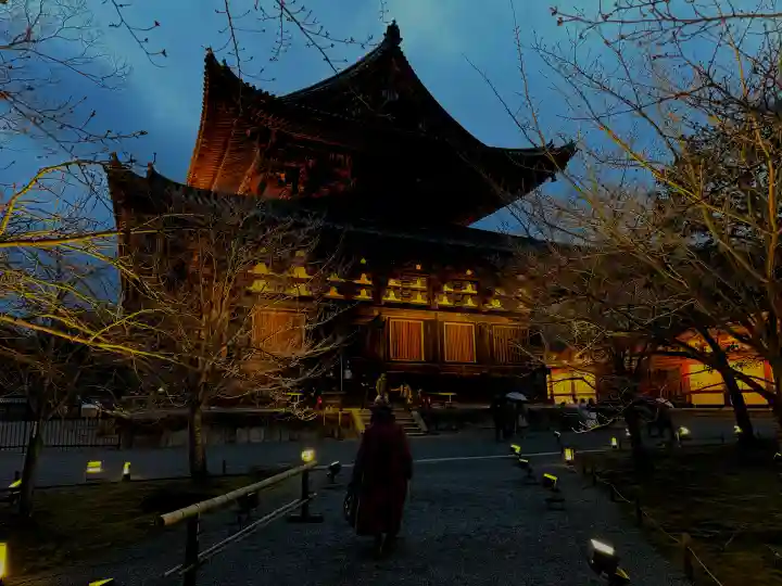 東寺(教王護国寺)の{uncategorized: "未分類", other: "その他", undefined: "問題あり", building: "その他建物", grave: "お墓", sacred_gate: "鳥居", guardian: "狛犬", statue: "像", buddha: "仏像", history: "歴史", nature: "自然", garden: "庭園", animal: "動物", pagoda: "塔", temizu: "手水舎", mountain_gate: "山門・神門", sanctuary: "本殿・本堂", subordinate: "末社・摂社", art: "芸術", scenery: "景色", jizo: "地蔵", ema: "絵馬", goshuin: "御朱印", omikuji: "おみくじ", items: "授与品その他", amulet: "お守り", goshuincho: "御朱印帳", eats: "食事", festival: "お祭り", votive_dance: "神楽", shichigosan: "七五三参", wedding: "結婚式", experience: "体験その他", initially: "初詣", around: "周辺", anti_infection: "感染症対策"}