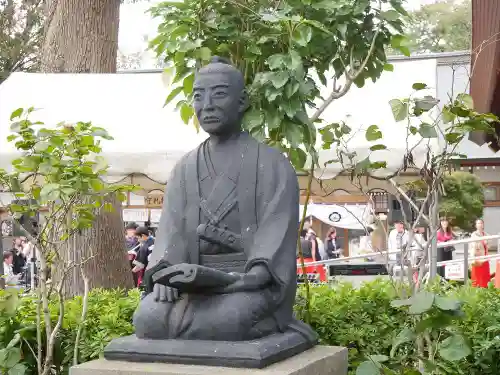 松陰神社の像