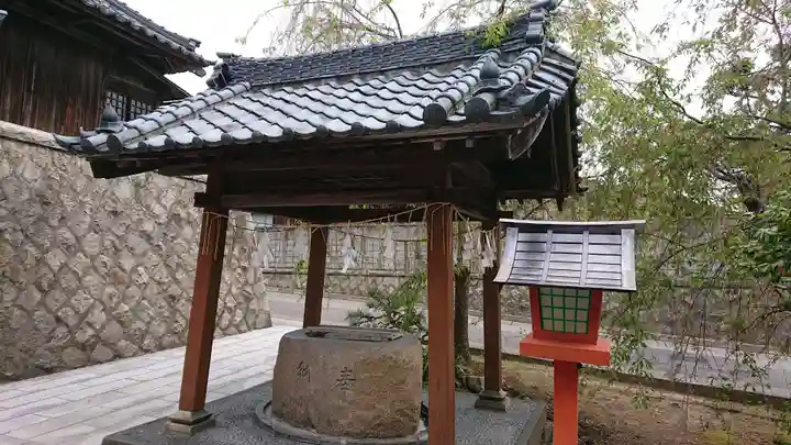 青山御幣稲荷神社の手水舎