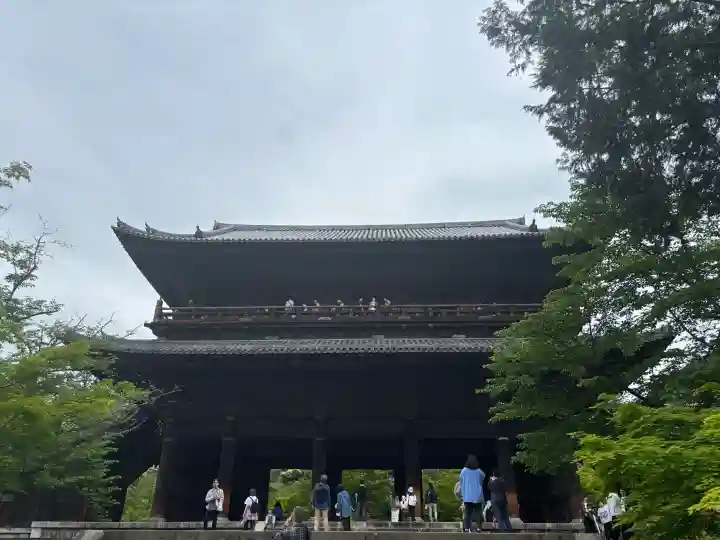 南禅寺の{uncategorized: "未分類", other: "その他", undefined: "問題あり", building: "その他建物", grave: "お墓", sacred_gate: "鳥居", guardian: "狛犬", statue: "像", buddha: "仏像", history: "歴史", nature: "自然", garden: "庭園", animal: "動物", pagoda: "塔", temizu: "手水舎", mountain_gate: "山門・神門", sanctuary: "本殿・本堂", subordinate: "末社・摂社", art: "芸術", scenery: "景色", jizo: "地蔵", ema: "絵馬", goshuin: "御朱印", omikuji: "おみくじ", items: "授与品その他", amulet: "お守り", goshuincho: "御朱印帳", eats: "食事", festival: "お祭り", votive_dance: "神楽", shichigosan: "七五三参", wedding: "結婚式", experience: "体験その他", initially: "初詣", around: "周辺", anti_infection: "感染症対策"}