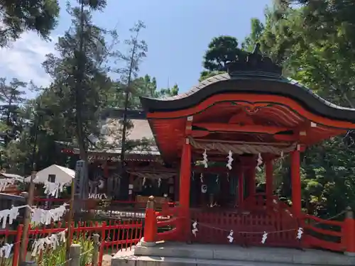 生島足島神社の本殿