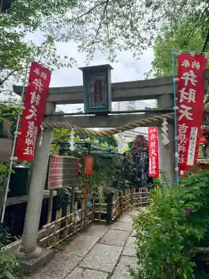 吉原神社の{uncategorized: "未分類", other: "その他", undefined: "問題あり", building: "その他建物", grave: "お墓", sacred_gate: "鳥居", guardian: "狛犬", statue: "像", buddha: "仏像", history: "歴史", nature: "自然", garden: "庭園", animal: "動物", pagoda: "塔", temizu: "手水舎", mountain_gate: "山門・神門", sanctuary: "本殿・本堂", subordinate: "末社・摂社", art: "芸術", scenery: "景色", jizo: "地蔵", ema: "絵馬", goshuin: "御朱印", omikuji: "おみくじ", items: "授与品その他", amulet: "お守り", goshuincho: "御朱印帳", eats: "食事", festival: "お祭り", votive_dance: "神楽", shichigosan: "七五三参", wedding: "結婚式", experience: "体験その他", initially: "初詣", around: "周辺", anti_infection: "感染症対策"}