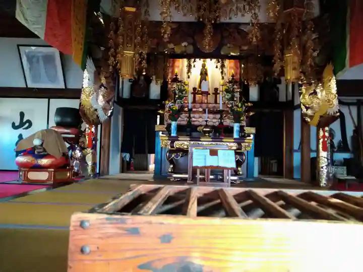 洞林寺の本殿・本堂