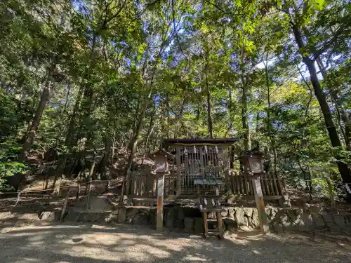 活日神社(大神神社摂社)の{uncategorized: "未分類", other: "その他", undefined: "問題あり", building: "その他建物", grave: "お墓", sacred_gate: "鳥居", guardian: "狛犬", statue: "像", buddha: "仏像", history: "歴史", nature: "自然", garden: "庭園", animal: "動物", pagoda: "塔", temizu: "手水舎", mountain_gate: "山門・神門", sanctuary: "本殿・本堂", subordinate: "末社・摂社", art: "芸術", scenery: "景色", jizo: "地蔵", ema: "絵馬", goshuin: "御朱印", omikuji: "おみくじ", items: "授与品その他", amulet: "お守り", goshuincho: "御朱印帳", eats: "食事", festival: "お祭り", votive_dance: "神楽", shichigosan: "七五三参", wedding: "結婚式", experience: "体験その他", initially: "初詣", around: "周辺", anti_infection: "感染症対策"}