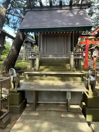 高山稲荷神社の本殿