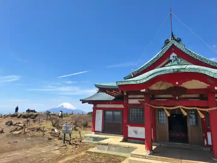 箱根元宮の{uncategorized: "未分類", other: "その他", undefined: "問題あり", building: "その他建物", grave: "お墓", sacred_gate: "鳥居", guardian: "狛犬", statue: "像", buddha: "仏像", history: "歴史", nature: "自然", garden: "庭園", animal: "動物", pagoda: "塔", temizu: "手水舎", mountain_gate: "山門・神門", sanctuary: "本殿・本堂", subordinate: "末社・摂社", art: "芸術", scenery: "景色", jizo: "地蔵", ema: "絵馬", goshuin: "御朱印", omikuji: "おみくじ", items: "授与品その他", amulet: "お守り", goshuincho: "御朱印帳", eats: "食事", festival: "お祭り", votive_dance: "神楽", shichigosan: "七五三参", wedding: "結婚式", experience: "体験その他", initially: "初詣", around: "周辺", anti_infection: "感染症対策"}