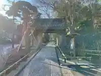 報国寺の山門・神門